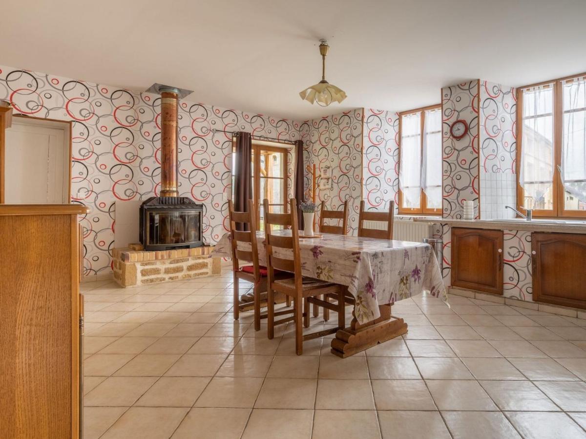 Vintage Holiday Home With Private Garden Nouart Habitación foto