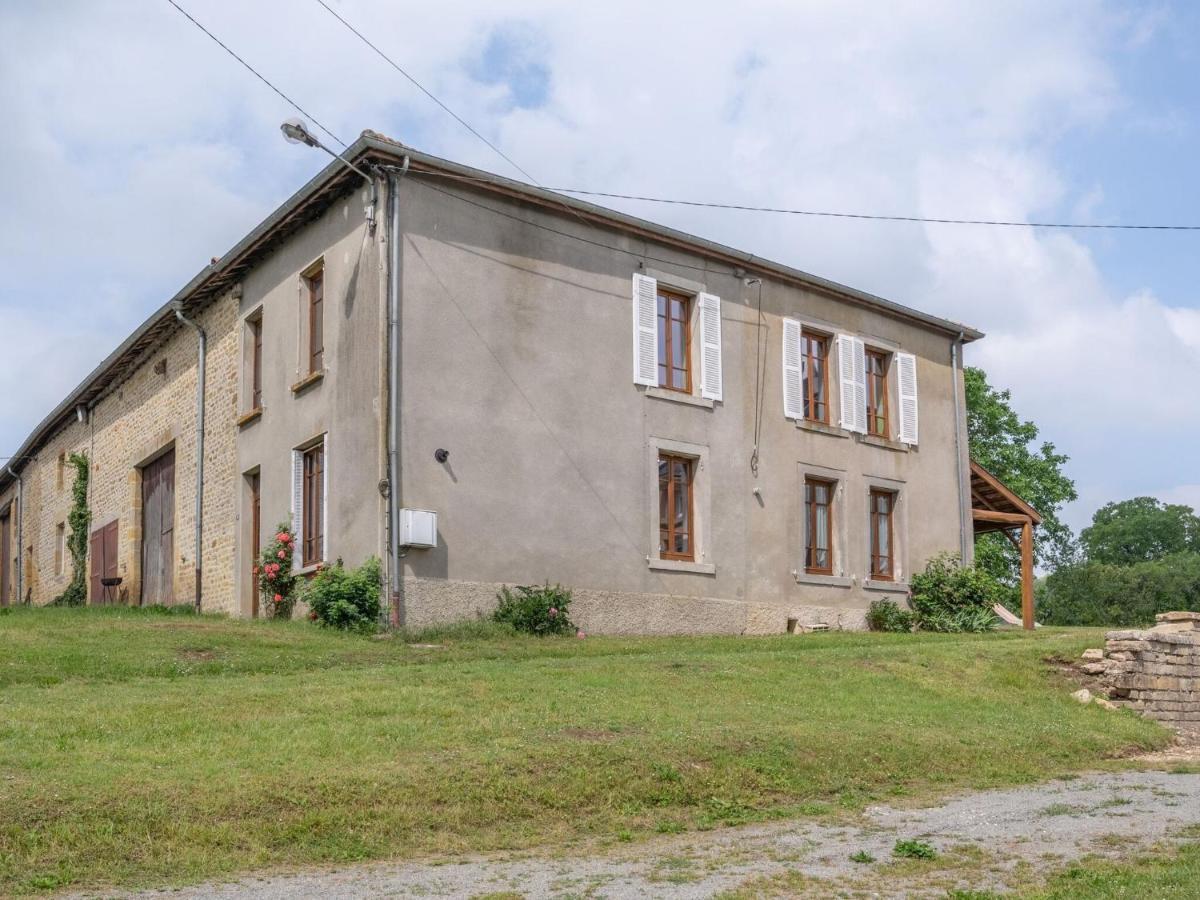 Vintage Holiday Home With Private Garden Nouart Habitación foto