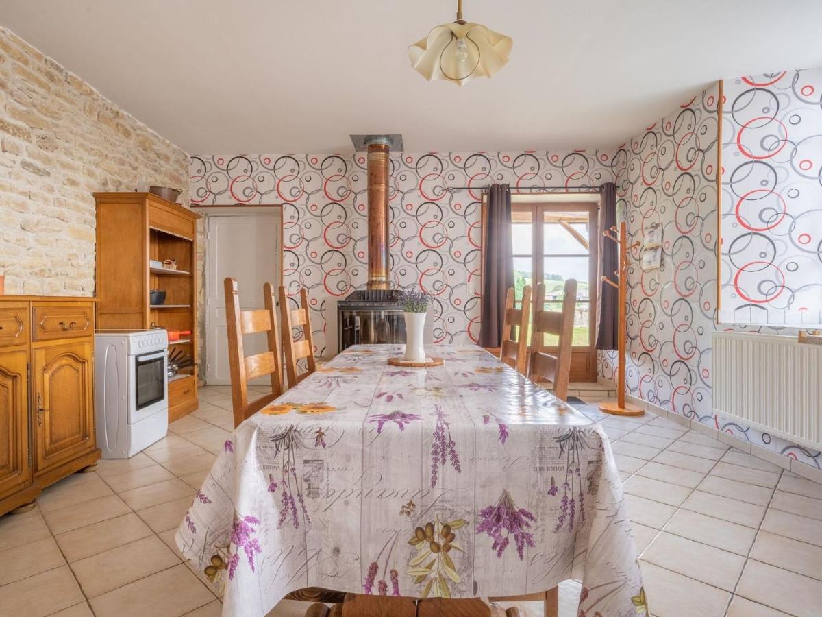 Vintage Holiday Home With Private Garden Nouart Habitación foto
