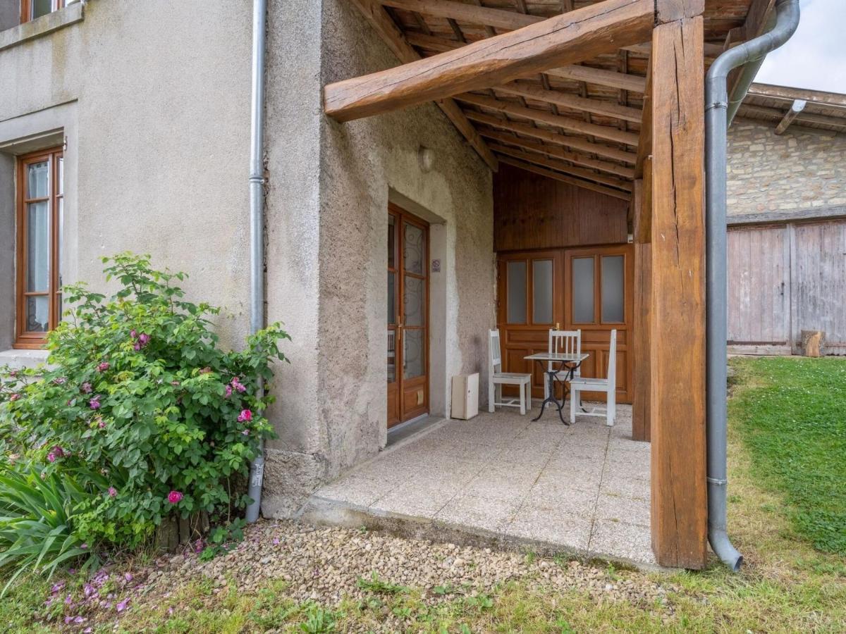 Vintage Holiday Home With Private Garden Nouart Habitación foto